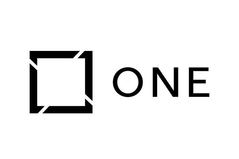 Logo mit dem Wort "ONE" und einem quadratischen Rahmen.